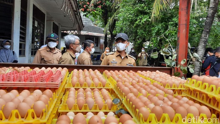 Suasana sidak harga kebutuhan bahan pokok masyarakat di Pasar Argosari, Kapanewon Wonosari, Kabupaten Gunungkidul.