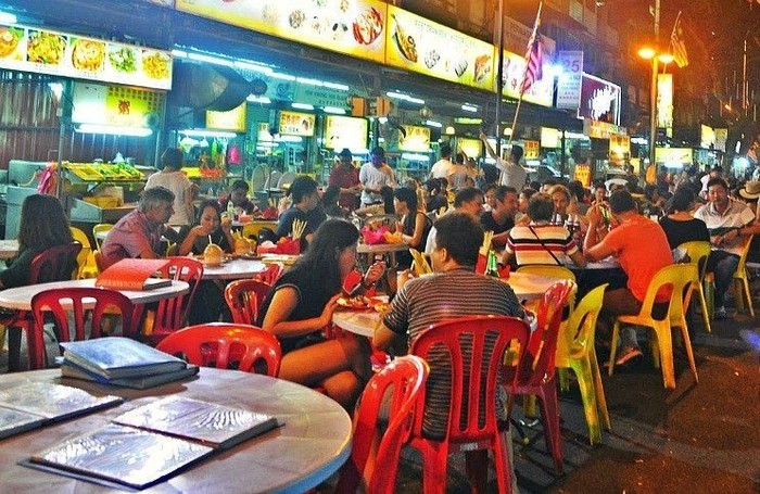 Tak Hanya Warung Makan Saja, Tapi Gerai Makanan Kekinian Juga Pakai Penglaris