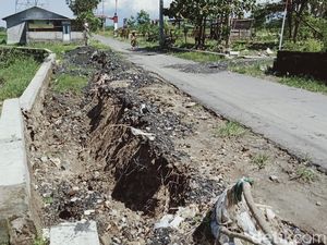 Sering Diterjang Banjir, Tanggul Sungai Ngawonggo Klaten Ambrol