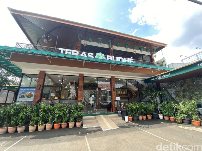 Teras Budhe Teras Budhe di Panglima Polim, Jakarta Selatan, restoran Jawa yang cocok buat tempat bukber.
