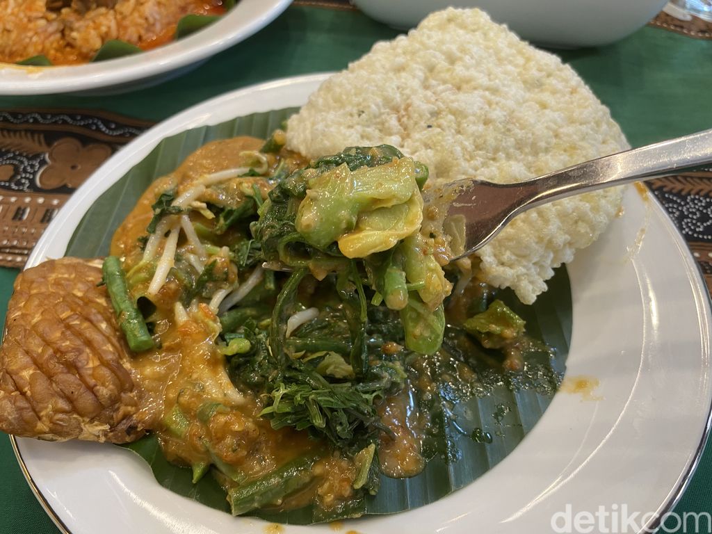 Teras Budhe di Panglima Polim, Jakarta Selatan, restoran Jawa yang cocok buat tempat bukber.