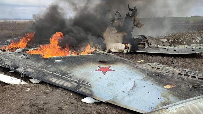 A view shows remains of Russian fighting aircraft Su-35 hit by the Ukrainian Armed Forces, as Russia attack on Ukraine continues, in Kharkiv region, Ukraine, in this handout picture released April 3, 2022. Press service of the Ukrainian Armed Forces General Staff/Handout via REUTERS ATTENTION EDITORS - THIS IMAGE HAS BEEN SUPPLIED BY A THIRD PARTY. TPX IMAGES OF THE DAY