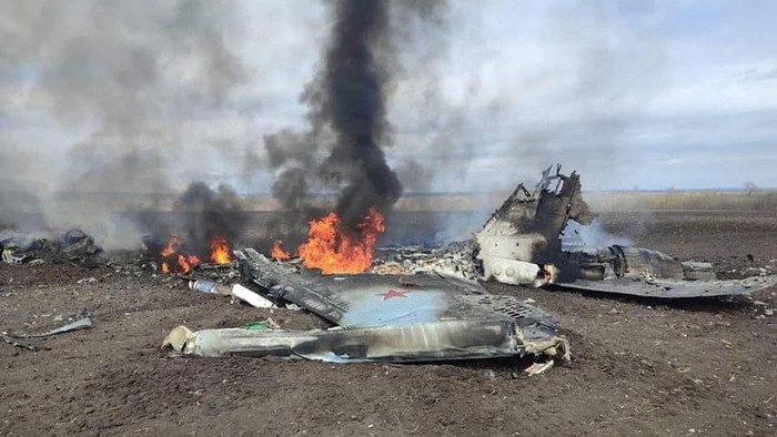 UKRAINE-CRISIS/KHARKIV-REGION A view shows remains of Russian fighting aircraft Su-35 hit by the Ukrainian Armed Forces, as Russia attack on Ukraine continues, in Kharkiv region, Ukraine, in this handout picture released April 3, 2022. Press service of the Ukrainian Armed Forces General Staff/Handout via REUTERS ATTENTION EDITORS - THIS IMAGE HAS BEEN SUPPLIED BY A THIRD PARTY. TPX IMAGES OF THE DAY