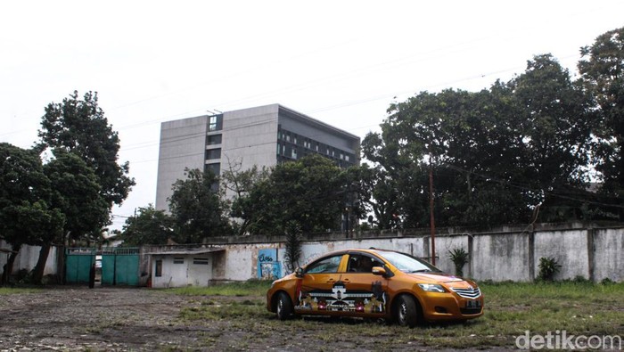 Uniknya mobil muka 2 made in Bandung.