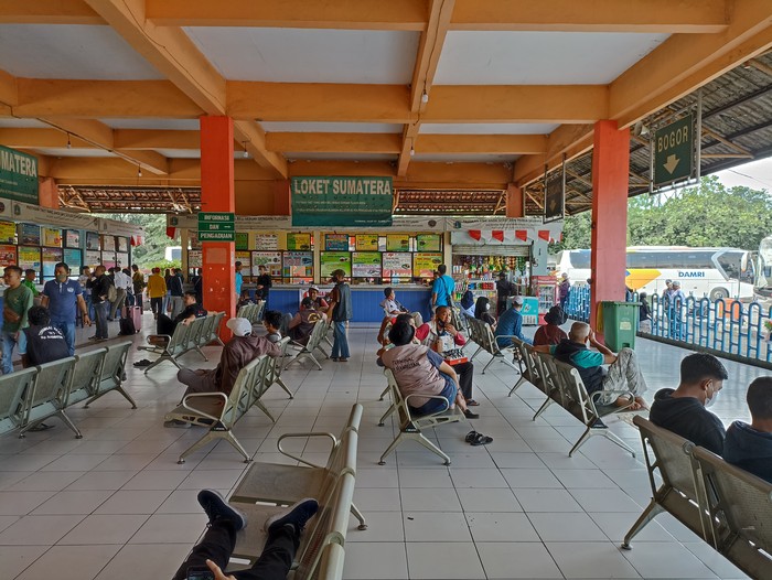 Warga Mulai Datangi Terminal Kampung Rambutan (Wildan-detikcom)