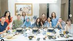 10 Potret Titi Kamal dan Christian Sugiono Menjamu Teman Artis di Ruang Makannya