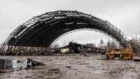 Yang jelas pesawat komersial terbesar di dunia, Antonov AN-225, tidak akan pernah terbang lagi. Ia sudah ada di dalam peristirahatan terakhirnya.