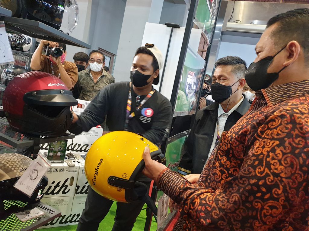 Bambang Soesatyo (Bamsoet) berkunjung ke IIMS Hybrid 2022 (4/4/2022)