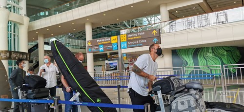 Suasana Bandara I Gusti Ngurah Rai Bali paska dibukanya keran wisatawan internasional.