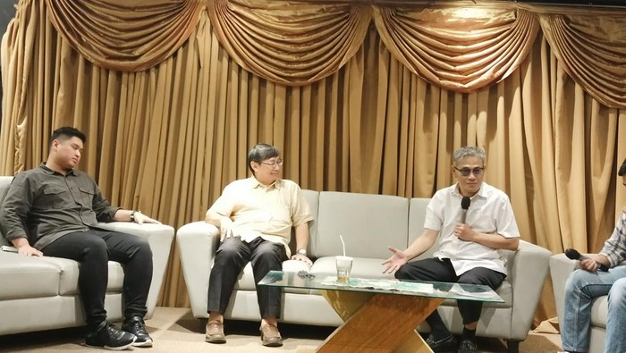 Budiman Sudjatmiko (pegang mic)/Karin-detikcom