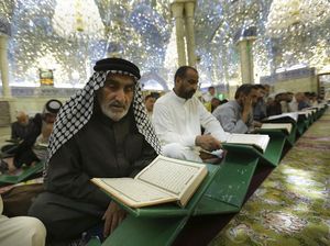 Doa Ramadan dari Tempat Suci Imam Ali di Irak
