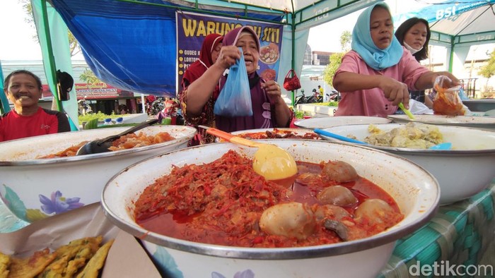 Festival Kuliner di Masjid Agung Kauman, Semarang, Senin (4/4/2022).