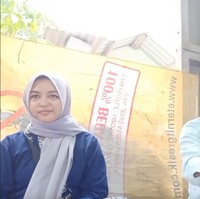 Menurut pria yang bernama lengkap Iwan Firman Wahyudi itu, setelah cerai darinya, Helmi sudah menikah dan sudah dua kali cerai. Semenjak aku cerai sama dia, dia kan langsung kawin. Nah, dia cerai lagi dan dia kerja jadi wanita komersil kata teman-teman aku sih, kata Yudi yang merasa kesal. Foto: Dok. Youtube Yudi Anggata.