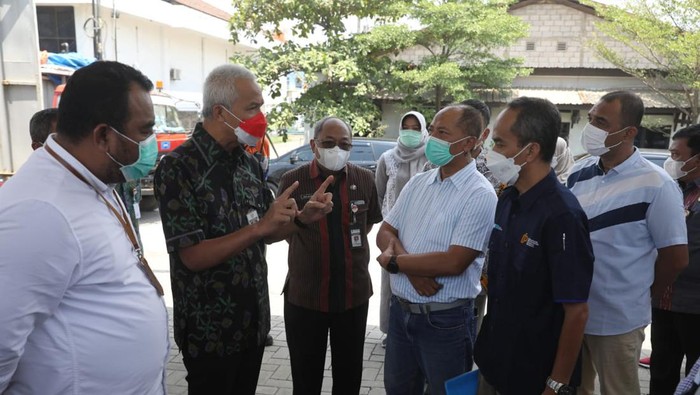 Ganjar Pranowo sidak minyak goreng di Semarang, Selasa (5/4/2022).