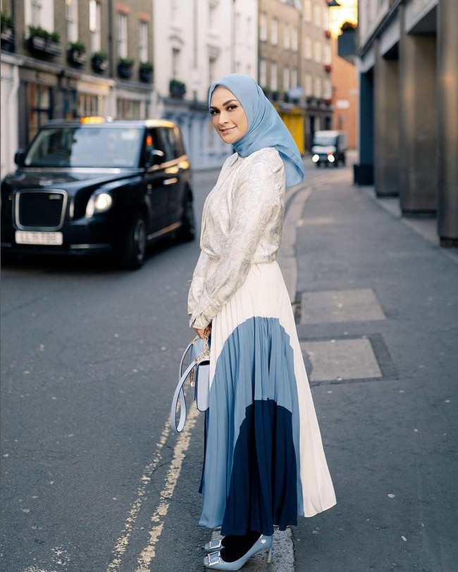 Wanita berkelahiran 13 Mei 1988 itu meraih gelar sarjana dari Sekolah Bisnis dan Manajemen ITB. Lalu ia melanjutkan pendidikannya untuk gelar magister di bidang International Business di Australian National University, Canberra. Foto: Dok. Instagram @futrizulya.