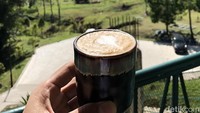 Kopi cappucino double shot membuat pegunungan hijau yang meliuk-liuk lebih lengkap dilihat. Hafa mengandalkan menu es coffee susu aku kamu dia.