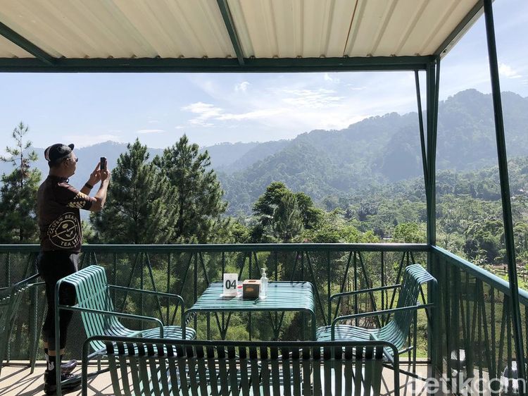 Lanskap Maksimal Bonus Kafein di Bojong Koneng Sentul, Mau ?