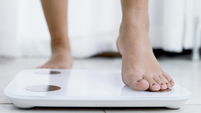 Ilustrasi Mengukur Berat Badan