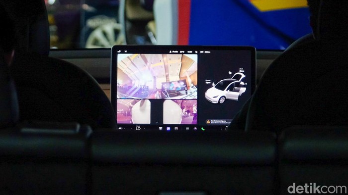 Mobil Tesla Y diperkenalkan di pameran otomotif Indonesia International Motor Show (IIMS) 2022. Tesla Y dibanderol mulai Rp 2 miliar, Selasa, 5/4/2022.