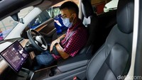 Soal performa, Tesla Model Y varian Long Range dapat menempuh jarak 532 km dan mencapai top speed 217 km/jam. Sedangkan tipe Performance, jarak tempuh yang dapat dijangkau 513 km, dan kecepatan maksimalnya 249 km/jam.