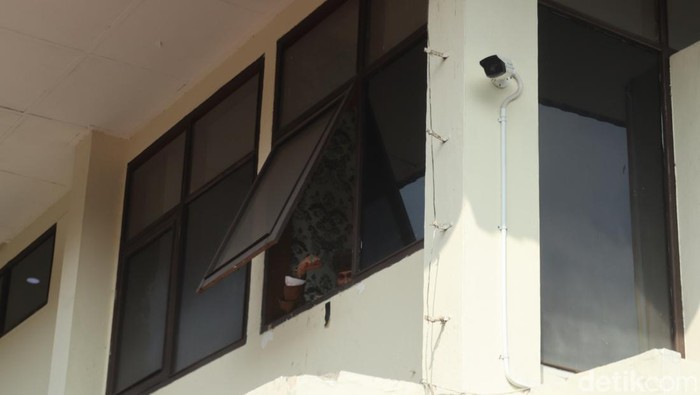 Jalani Sidang Kasus Hoax, Habib Bahar Tiba di PN Bandung Habib Bahar bin Smith akan dihadirkan langsung sebagai terdakwa di Pengadilan Negeri Bandung. Bahar akan menjalani sidang kasus penyebaran berita bohong.