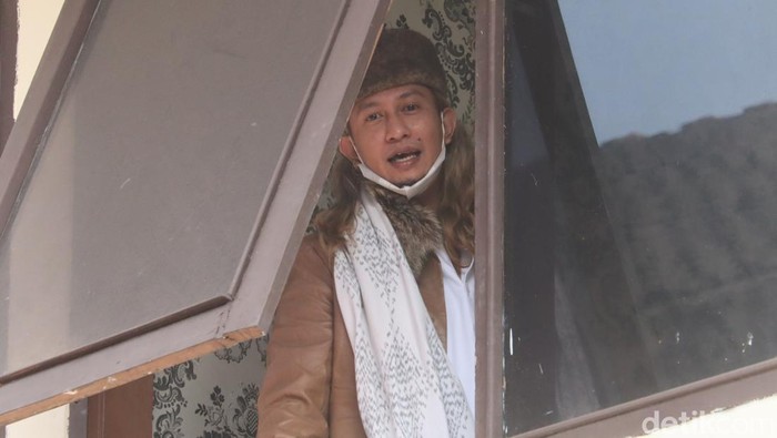Jalani Sidang Kasus Hoax, Habib Bahar Tiba di PN Bandung Habib Bahar bin Smith akan dihadirkan langsung sebagai terdakwa di Pengadilan Negeri Bandung. Bahar akan menjalani sidang kasus penyebaran berita bohong.