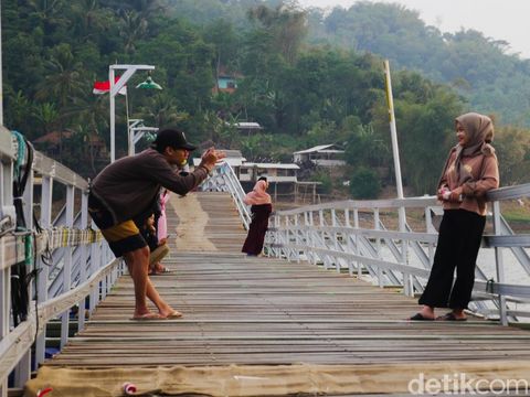 Jembatan Surapatin di Bandung Barat