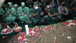 Tangis Jenderal Dudung Saat Kunjungi Anak Sertu Eka Korban KKB Papua