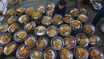 Buka Bersama di Pakistan, Ramai-ramai Lesehan Menyantap Nasi Mandhi