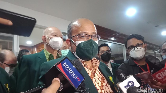 Ketua Umum IDI Adib Khumaidi