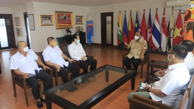 Ketum KONI Pusat Marciano Norman menerima audiensi Pengurus Pusat Modern Pentathlon Indonesia (PP MPI), Selasa (5/4/2022).