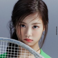 Kim Garam hanya bertahan selama 18 hari usai debut bersama Chaewon, Kazuha, Yunjin, Sakura, dan Eunchae. Pelantun ‘Sour Grapes’ itu dituduh sebagai pelaku perundungan di bangku SMP. Pada 2022, HYBE menegaskan bahwa Kim Garam sebenarnya hanya membela temannya yang menjadi korban perundungan. Foto: dok. Twitter @le_sserafim