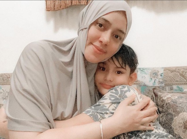 Foto-foto King Faaz sendiri seringkali dibagikan oleh Fairuz ke Instagram. Terlihat jika King Faaz memang sangat dekat dengan sang ibu. Foto: Instagram
