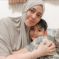 Foto-foto King Faaz sendiri seringkali dibagikan oleh Fairuz ke Instagram. Terlihat jika King Faaz memang sangat dekat dengan sang ibu. Foto: Instagram