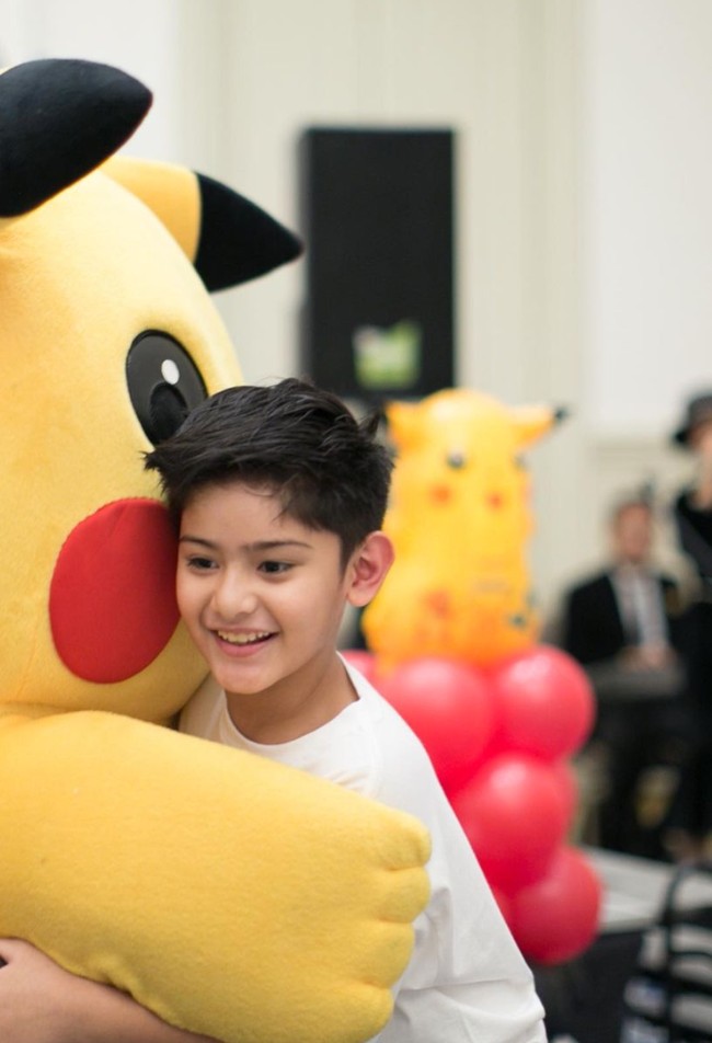 Kini sudah genap berusia 10 tahun, King Faaz pun teerlihat semakin dewasa. Wajahnya semakin tampan dan bikin terpana. Bagaimana menurutmu? Foto: Instagram