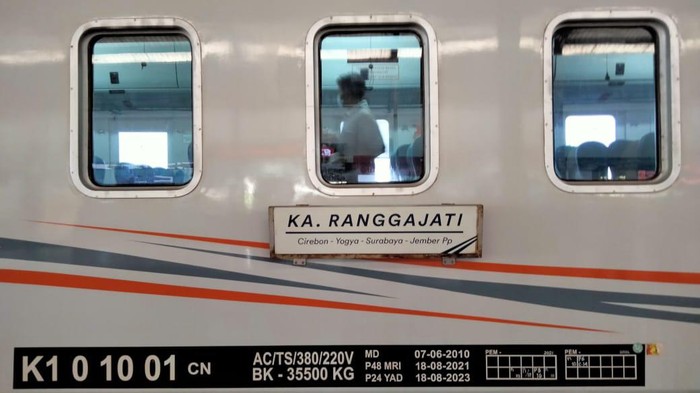 Kuliner di dalam kereta api
