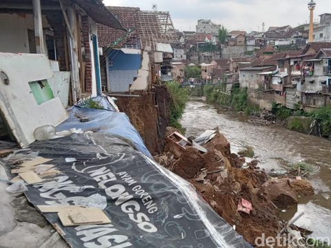 Lima rumah di Malang longsor