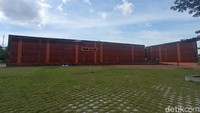 Namanya Masjid As Safar. Masjid ini terletak di Rest Area KM 260B Banjaratma di Tol Pejagan-Pemalang. (Bonauli/detikcom)