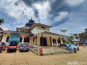 Melihat dari Dekat Masjid Besar Majalaya Bandung