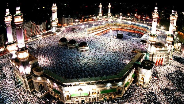 Secara geografis, Mekkah terletak sekitar 400 kilometer dari Madinah. Sedangkan jarak kota suci ini dari kawasan Jeddah sekitar 72 kilometer. Kota Mekkah yang merupakan bagian dari Kerajaan Arab Saudi ini pun masih terus dijaga dan dirawat hingga kini. (AP Photo).