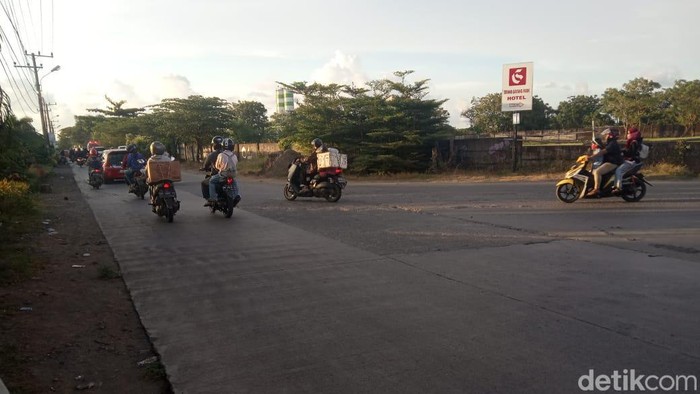 Melihat lebih dekat lokasi penembakan maut petugas Dishub Makassar di pertigaan Jalan Danau-Jalan Manunggal 22, Makassar (detikSulsel/Muh Ishak Agus)