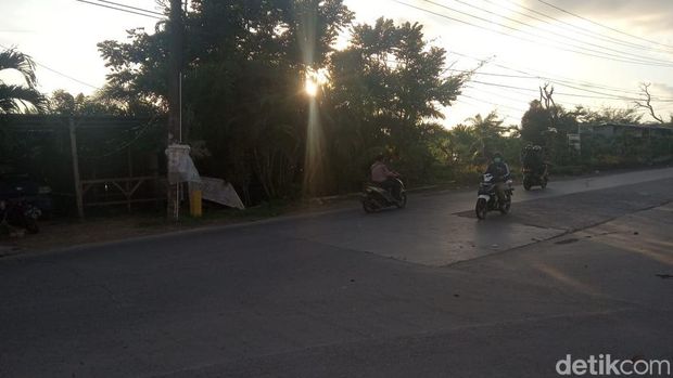 Melihat lebih dekat lokasi penembakan maut petugas Dishub Makassar di pertigaan Jalan Danau-Jalan Manunggal 22, Makassar (detikSulsel/Muh Ishak Agus)