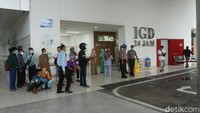 Sekda Kota Bandung Ema Sumarna pastikan tidak ada korban jiwa kejadian ini meski pasien sempat ada yang dievakuasi. Bahkan, pasien di lantai empat dan tujuh tersebut yang sebelumnya dievakuasi, sudah kembali ke ruangannya masing-masing.