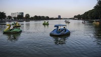 Danau Sunter, yang luasnya 33 hektare, dibangun tahun 1970-an. Danau itu terbagi menjadi dua bagian, yakni Danau Sunter 1 di bagian barat yang berfungsi sebagai penampung air dan Danau Sunter 2 di timur untuk sarana rekreasi.