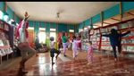 Ngabuburit Bermanfaat di Perpustakaan Apung Palangkaraya