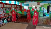 Foto: Menari Dayak detik