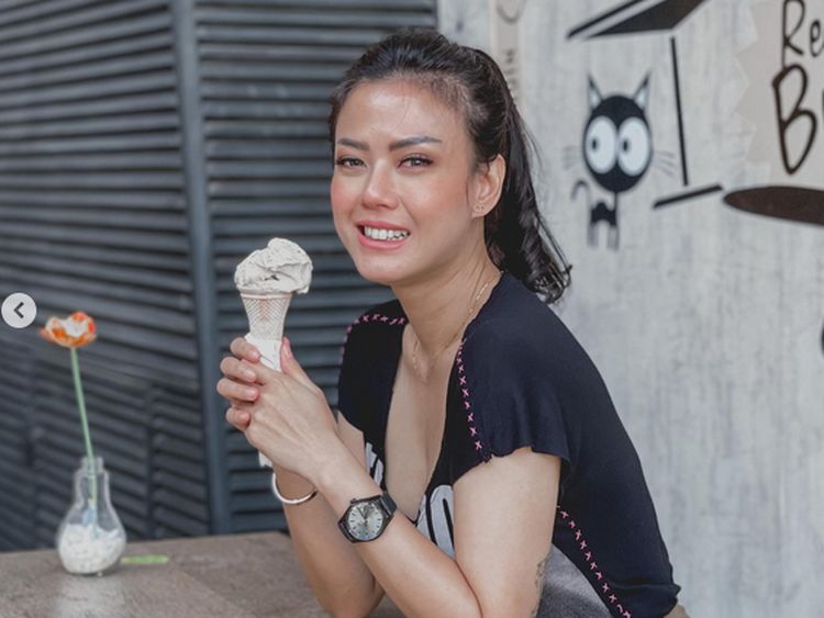 Momen Seru Nita Gunawan yang Doyan Banget Jajan Es Krim