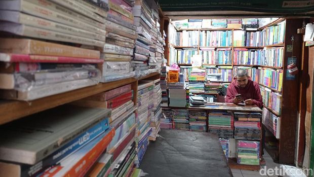 Pasar Buku Palasari Bandung.