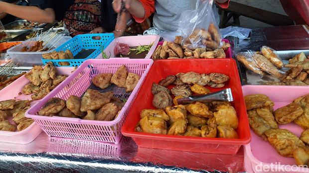 pasar takjil jalan brawijaya surabaya