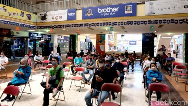 Pemkot Surabaya akan hidupkan lagi Hi-tech Mal. Pemkot Surabaya merelokasi 53 stan pedagang.